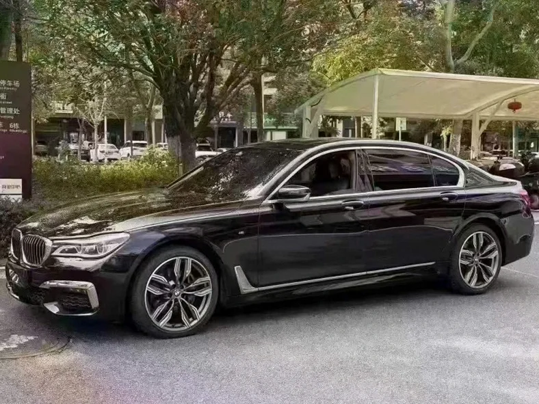 宝马7系 正面外观三