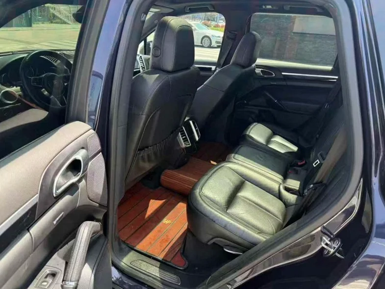 保时捷卡宴 后面外观二