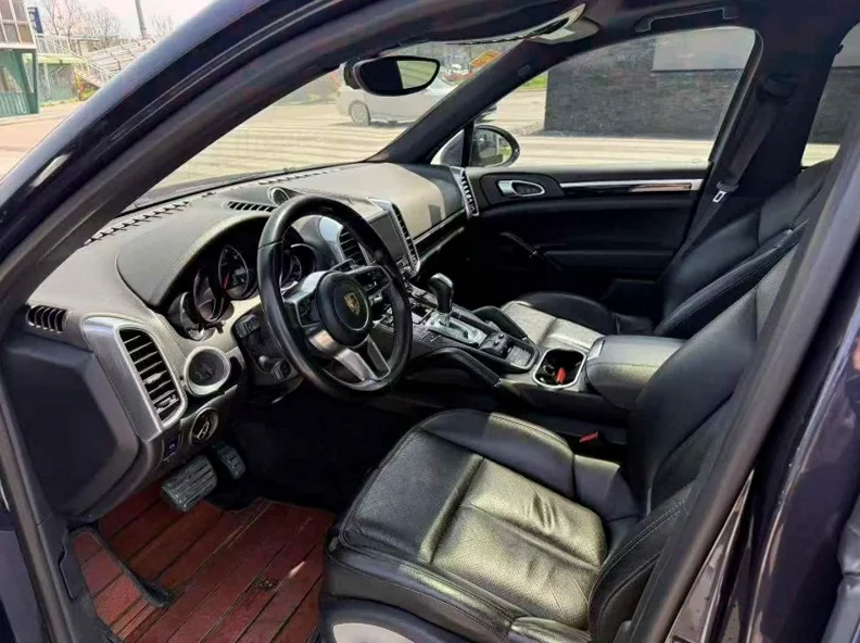 保时捷卡宴 后面外观三