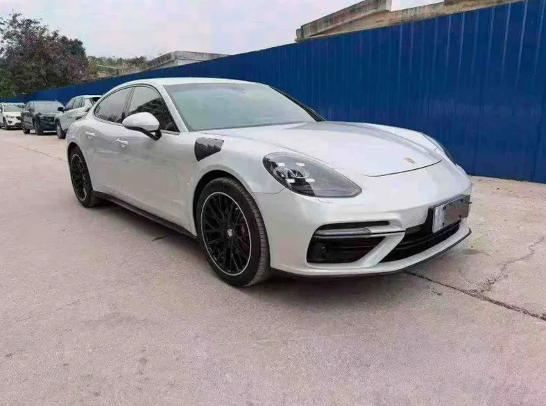 保时捷帕拉梅拉 正面外观二