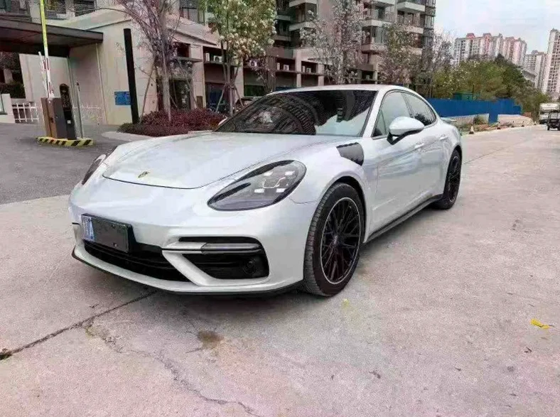 保时捷帕拉梅拉 正面外观三