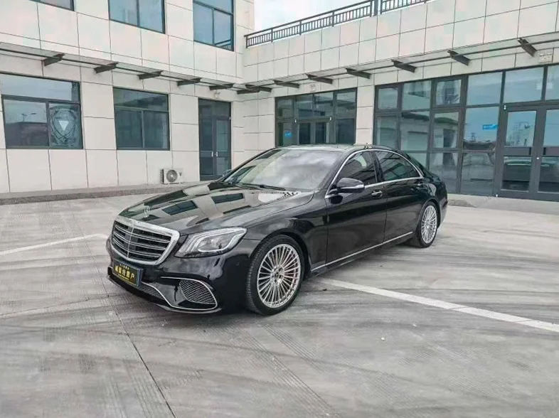 奔驰S 正面外观二