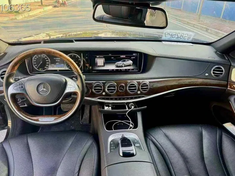 奔驰S 后面外观二