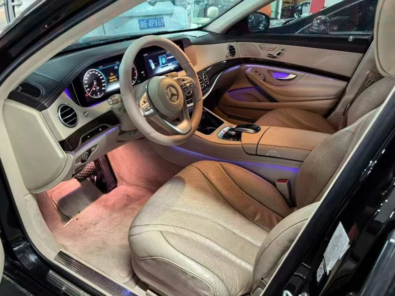 奔驰S 正面外观二