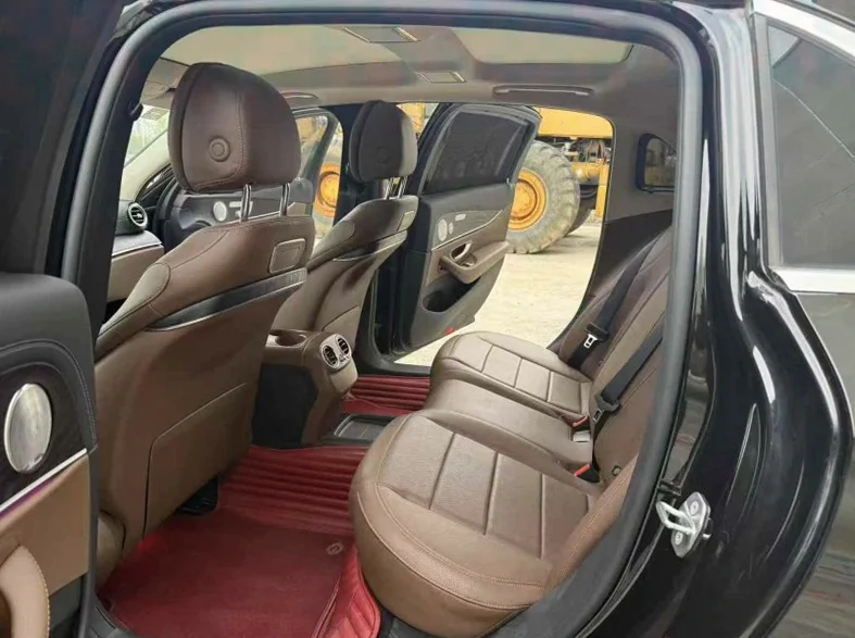 奔驰E 内饰前排