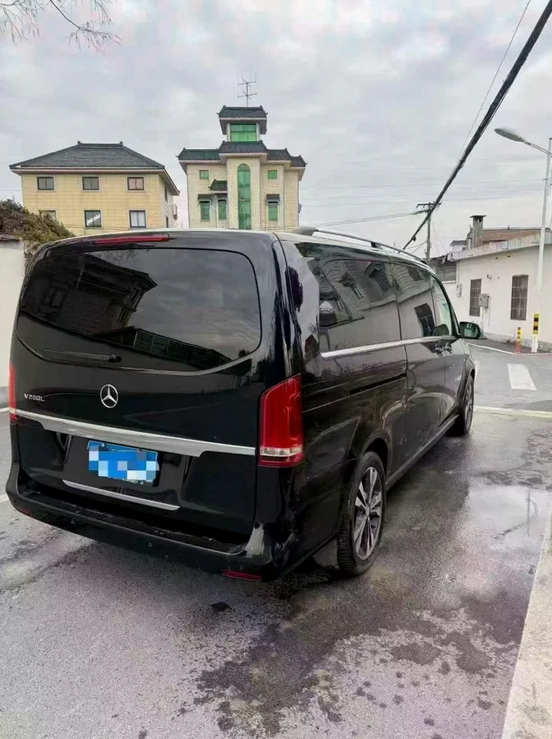 奔驰V 内饰前排