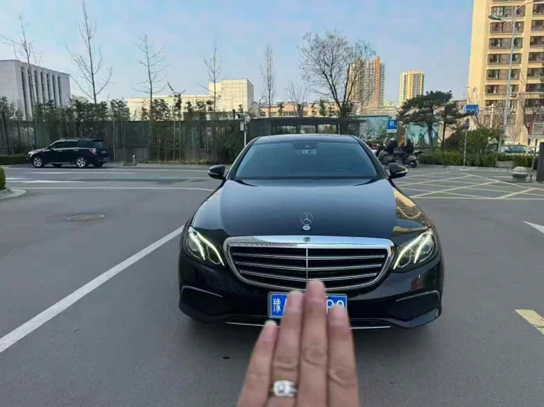 17年奔驰E200L 2.0T时尚立标