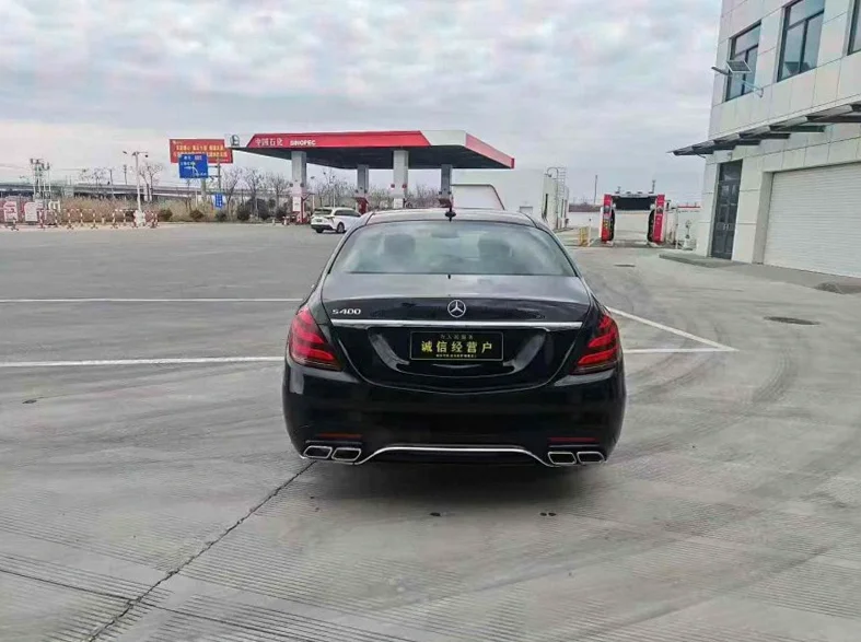 奔驰S 内饰后排