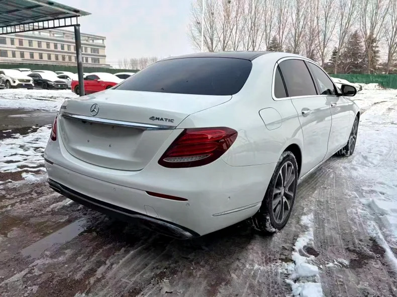 奔驰E 后面外观三