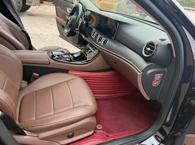 奔驰E 后面外观三