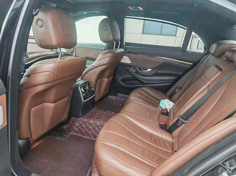 奔驰S 后面外观二