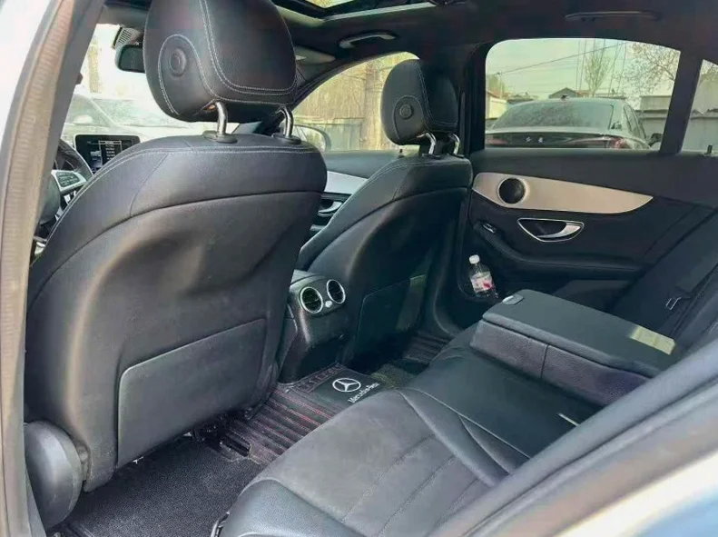 奔驰C 后面外观二