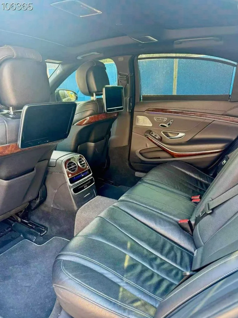 奔驰S 后面外观三