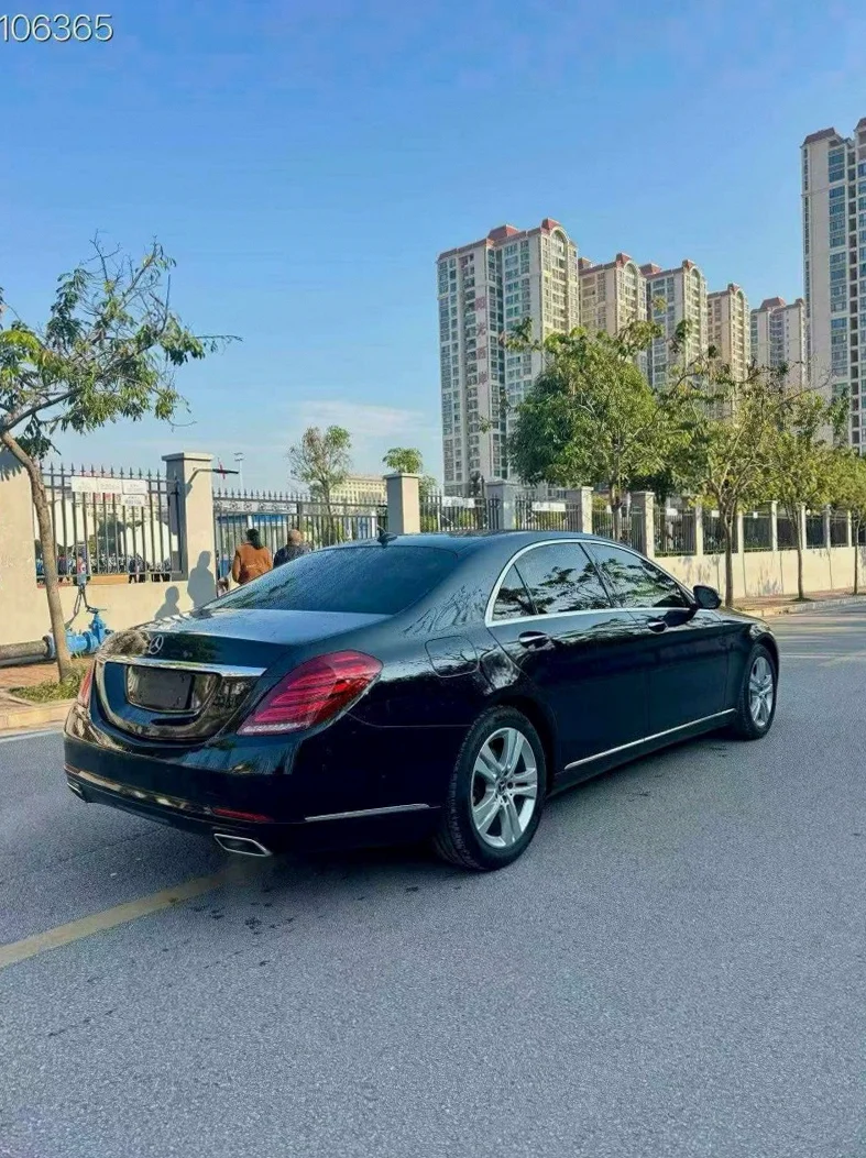 奔驰S 内饰前排