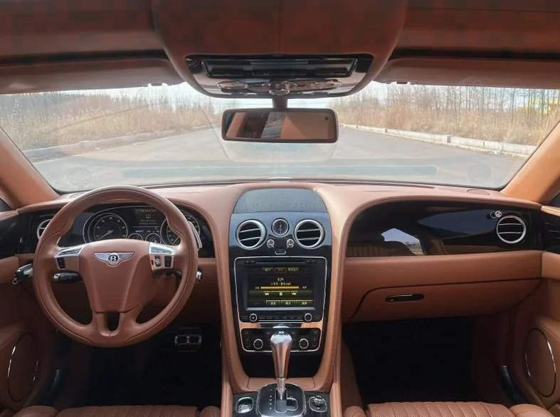 宾利飞驰 驾驶室