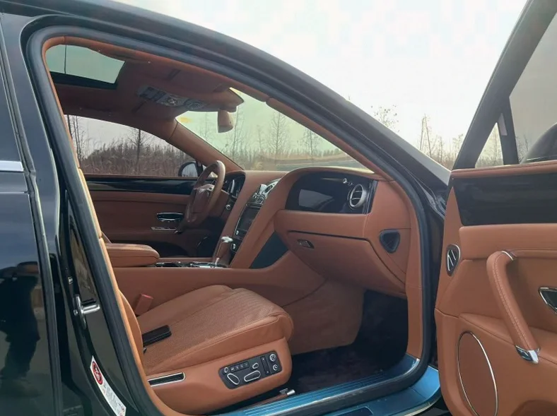 宾利飞驰 内饰后排