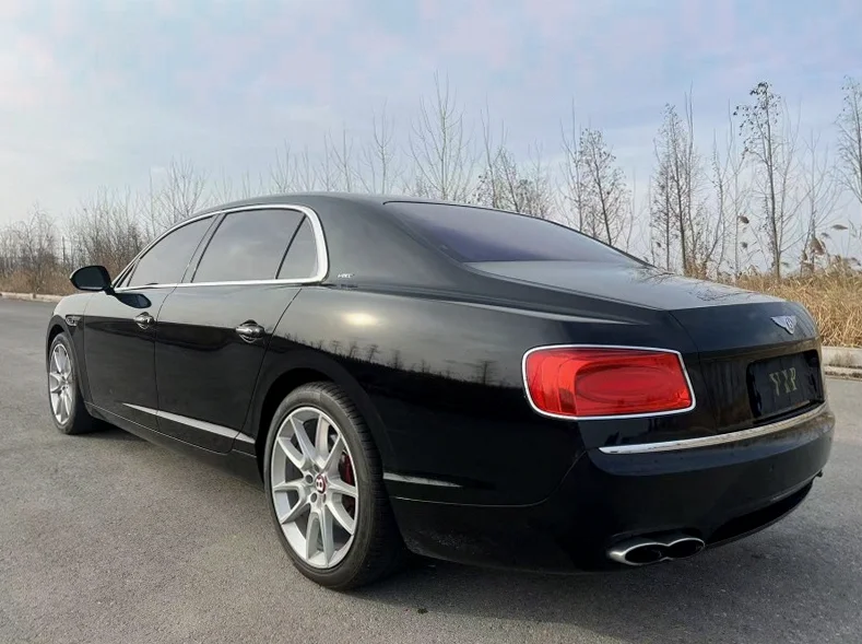 宾利飞驰 后面外观二