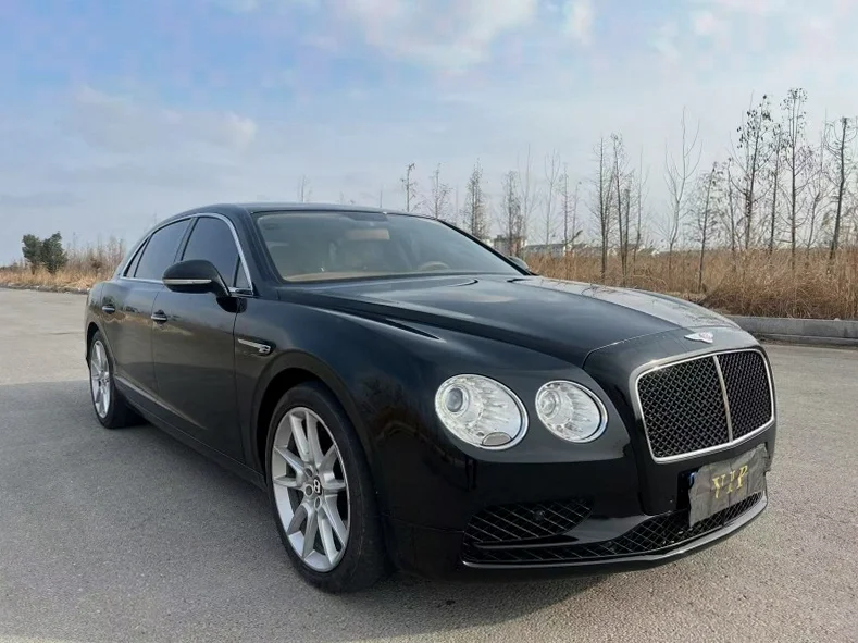 宾利飞驰 正面外观二