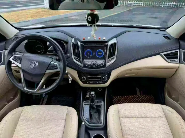 长安汽车逸动 驾驶室