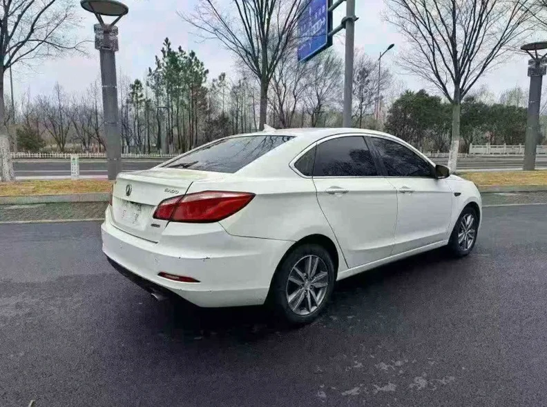 长安汽车逸动 后面外观一