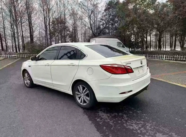 长安汽车逸动 后面外观二