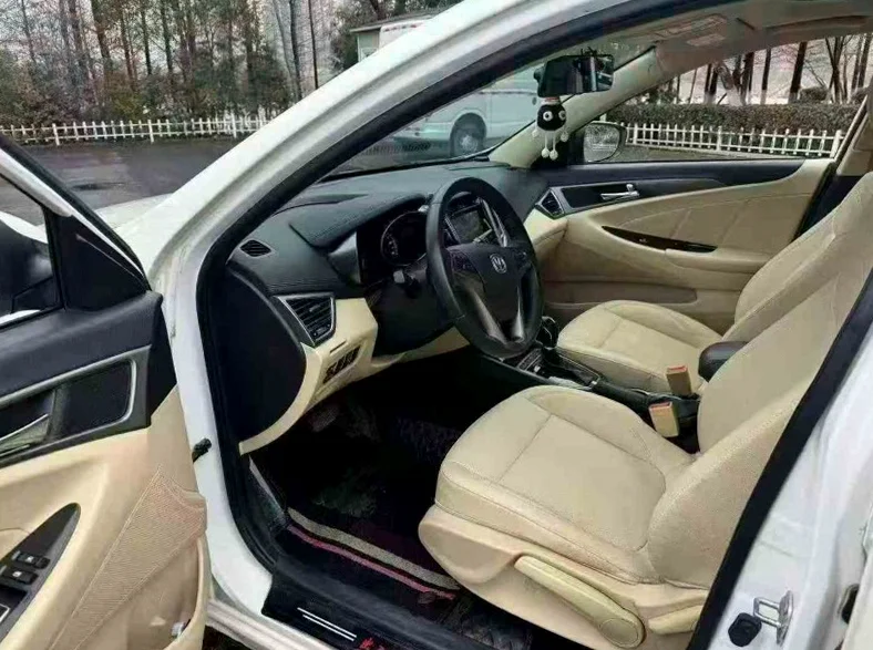 长安汽车逸动 内饰前排