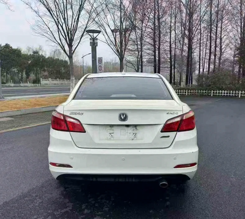 长安汽车逸动 后面外观三