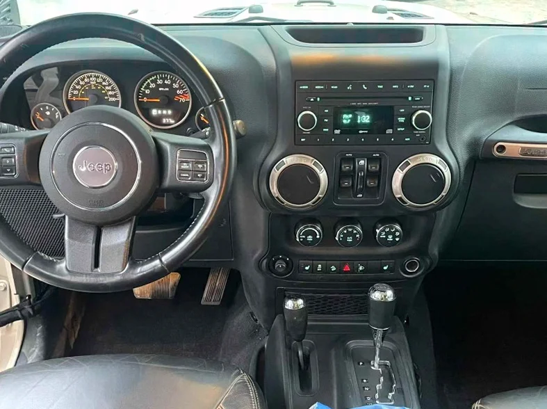 Jeep牧马人 正面外观三