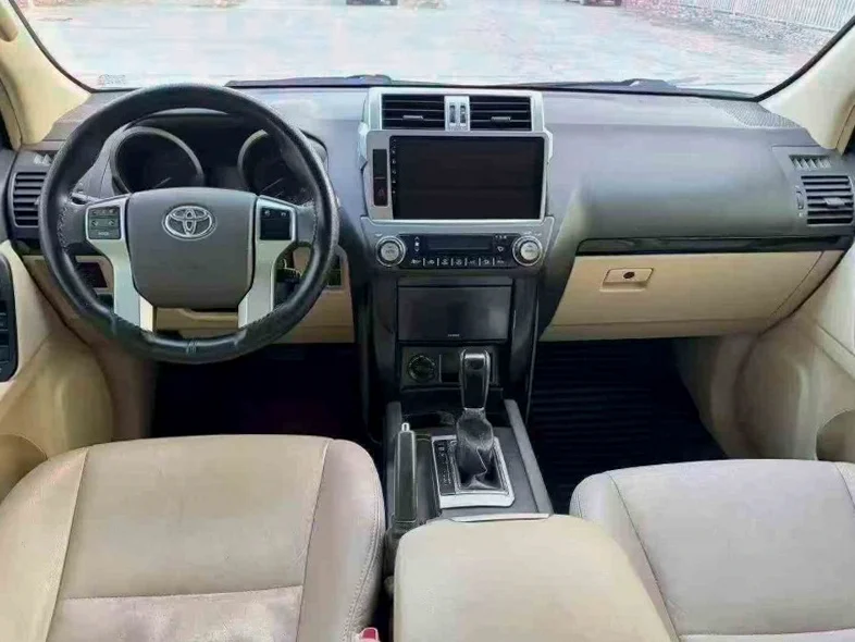 丰田普拉多 后面外观二