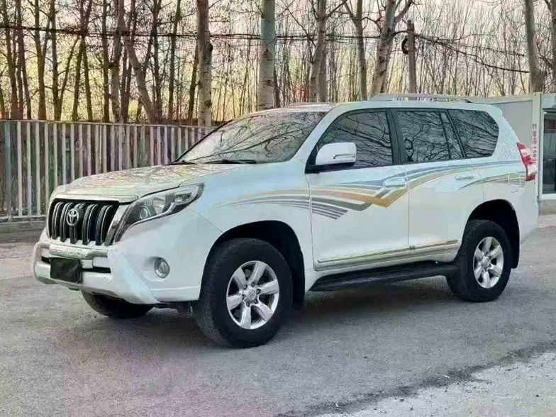 丰田普拉多 正面外观二