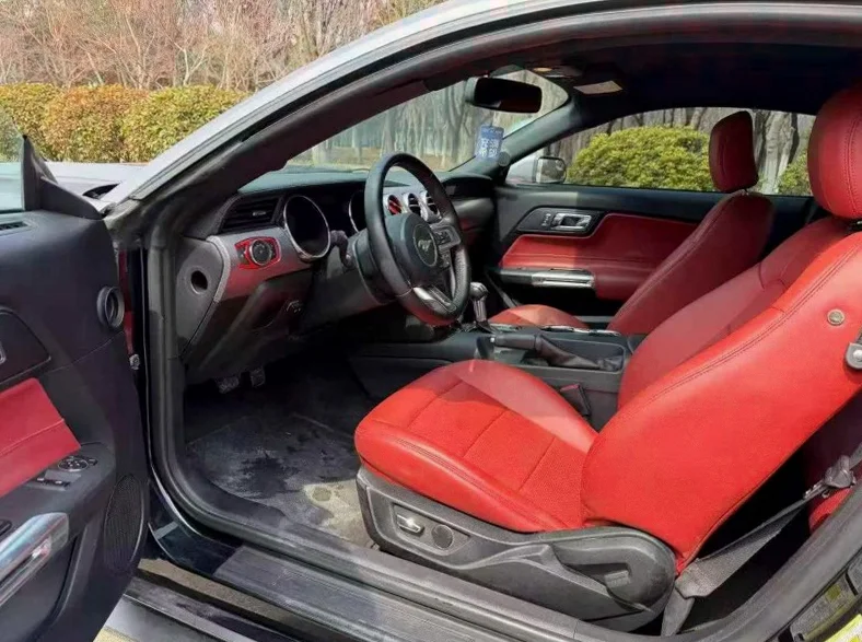 福特野马 后面外观二