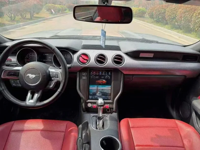 福特野马 驾驶室