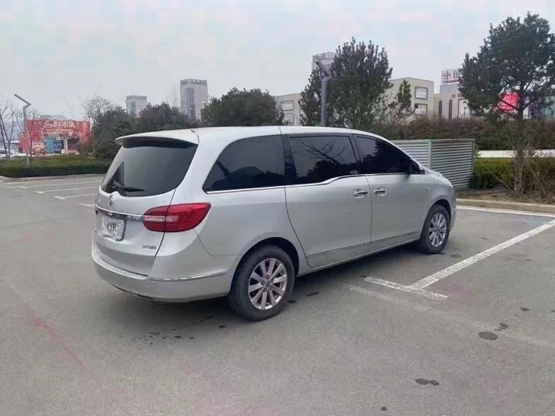 别克GL8 内饰前排