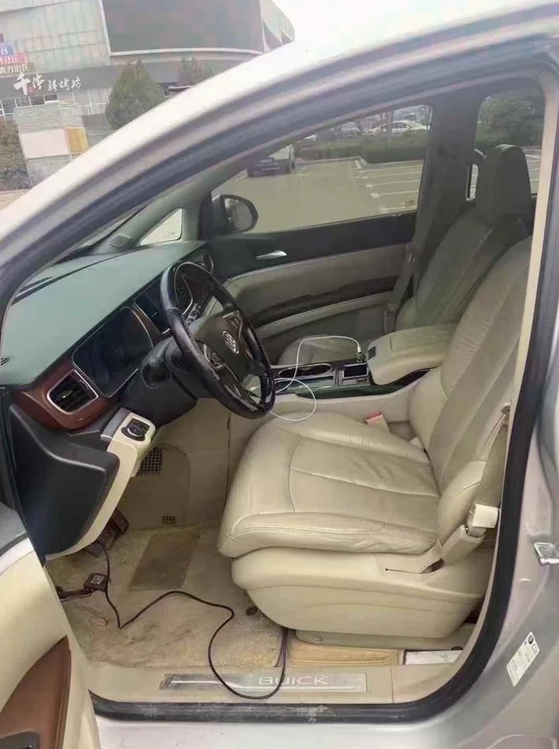 别克GL8 后面外观一