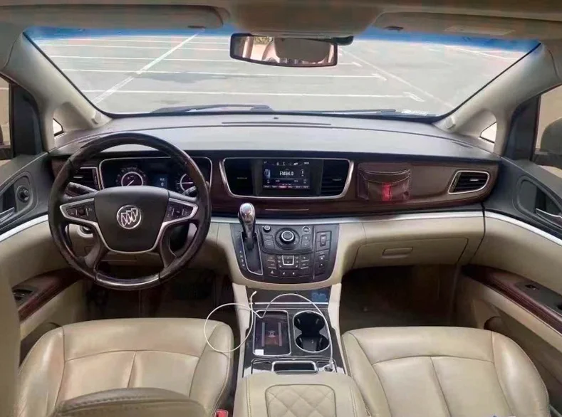 别克GL8 后面外观三