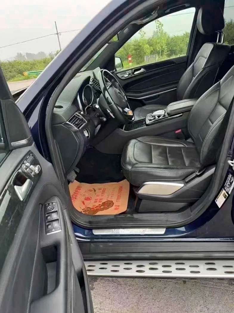 奔驰GLS 正面外观三