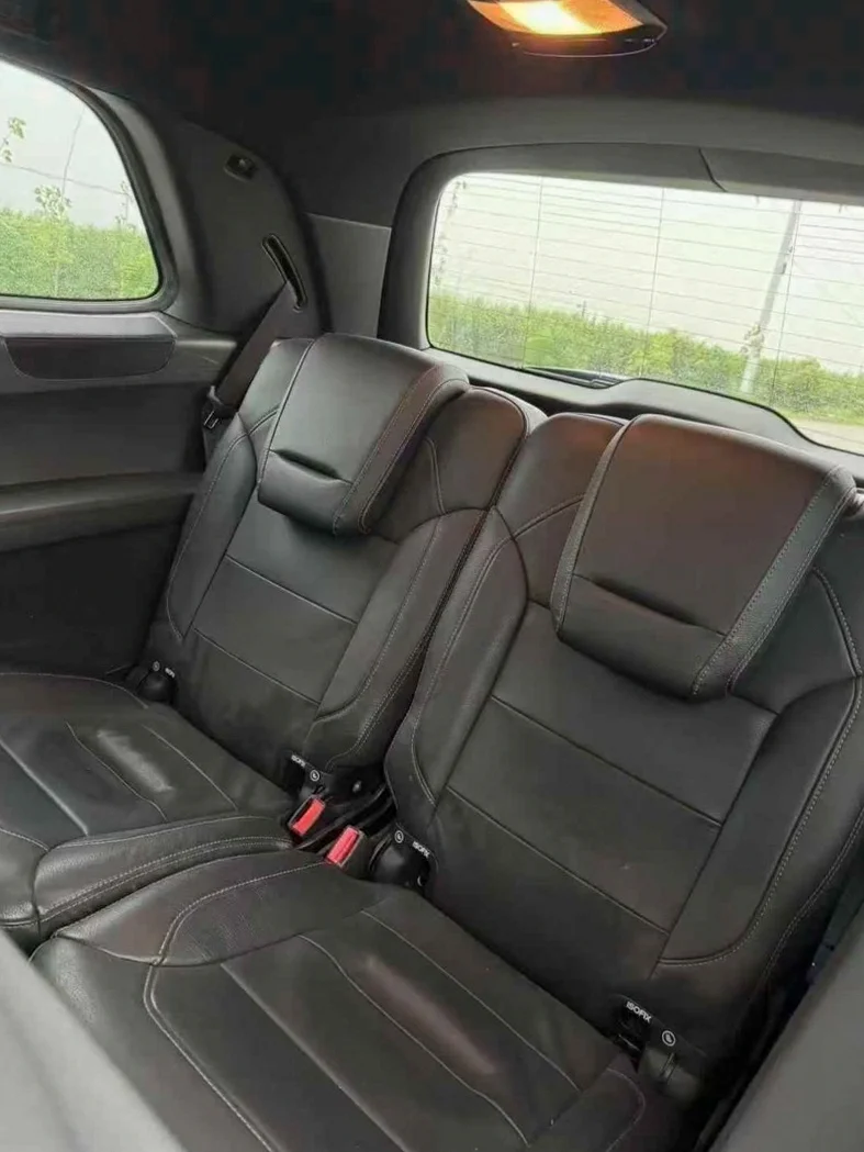 奔驰GLS 后面外观三