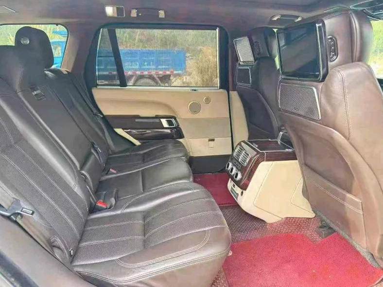 路虎揽胜行政 内饰后排