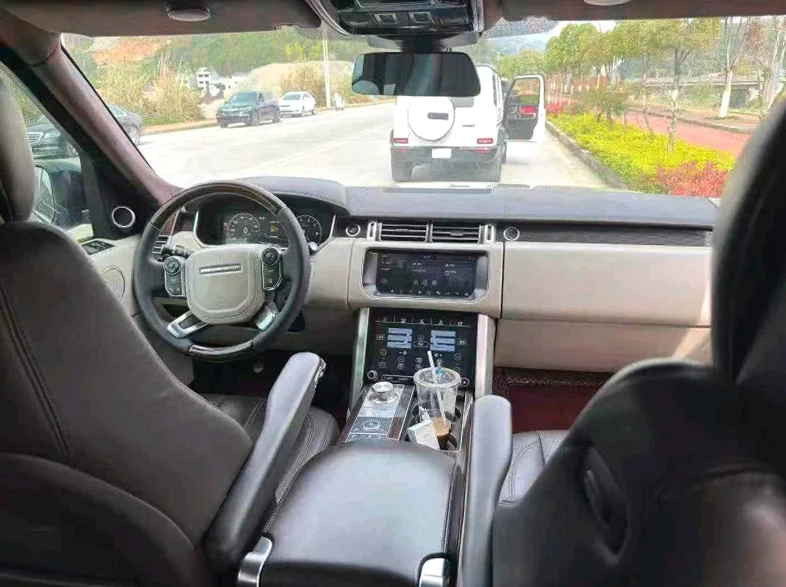 路虎揽胜行政 内饰前排