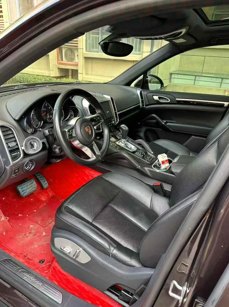 保时捷Macan 后面外观一