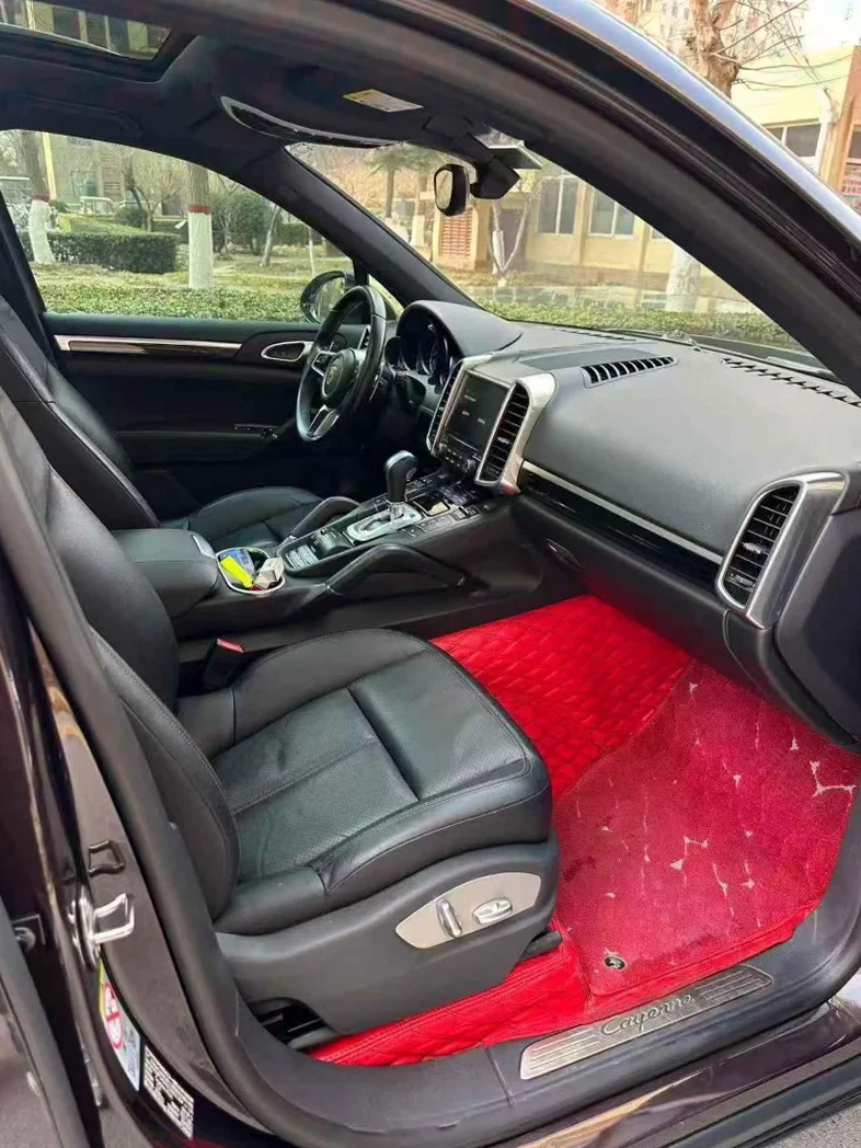 保时捷Macan 后面外观三