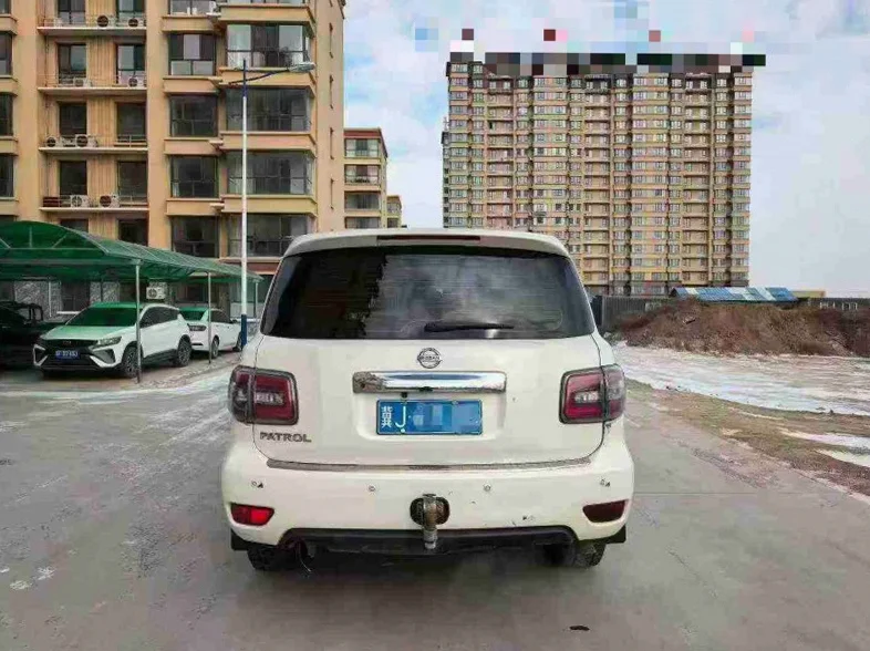 日产途乐 驾驶室