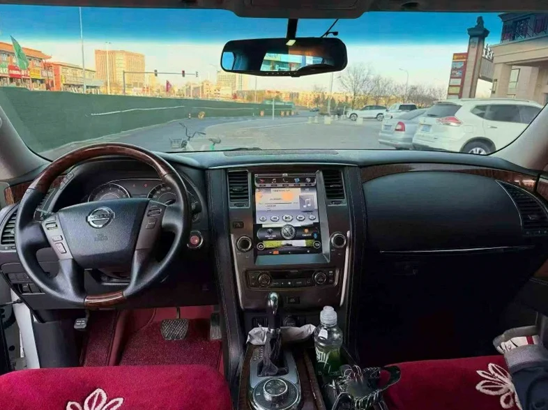 日产途乐 后面外观一