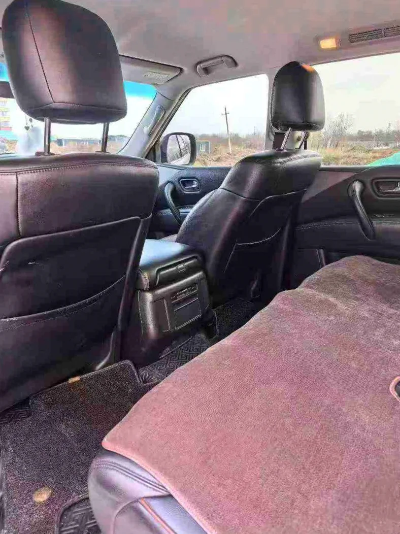 日产途乐 后面外观一