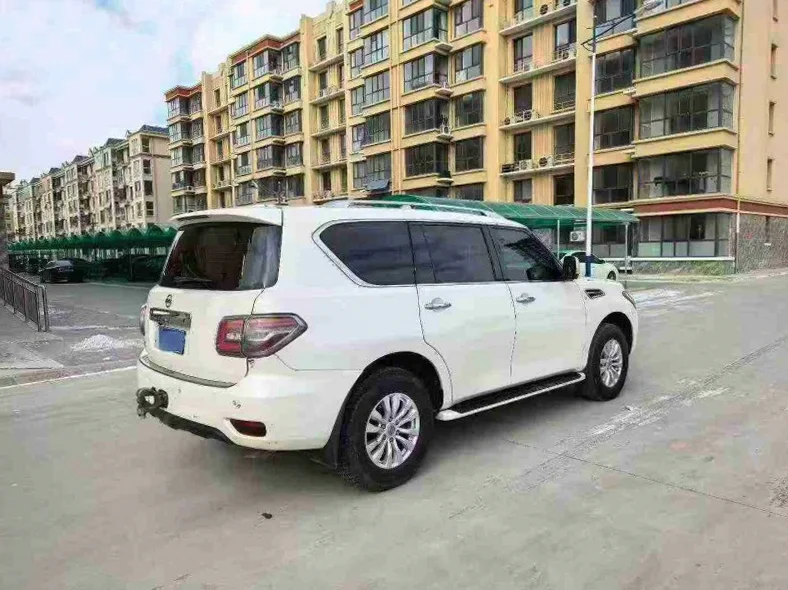 日产途乐 内饰前排