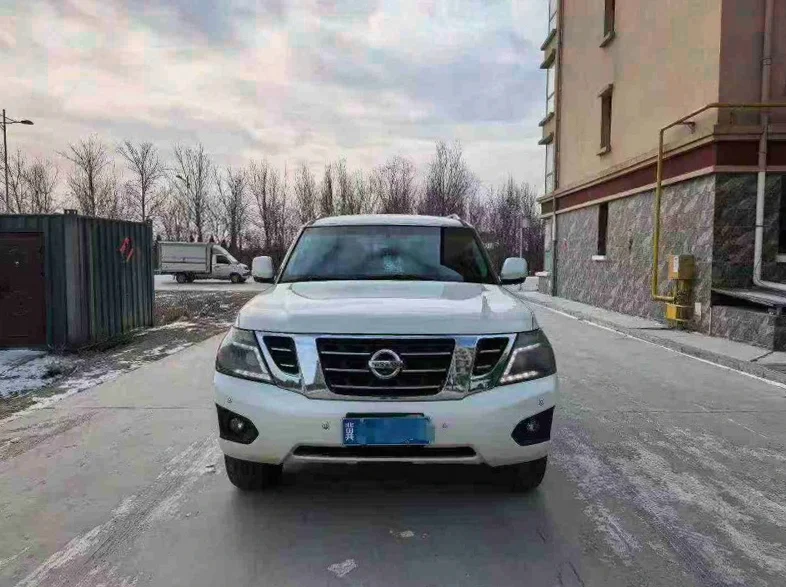 保定2017年日产途乐协议车 正面外观一