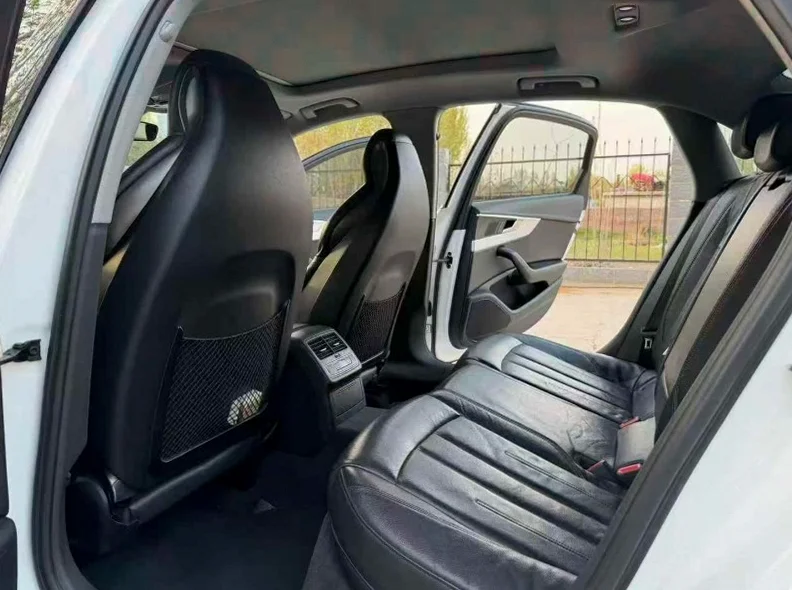 奥迪A4L 内饰后排