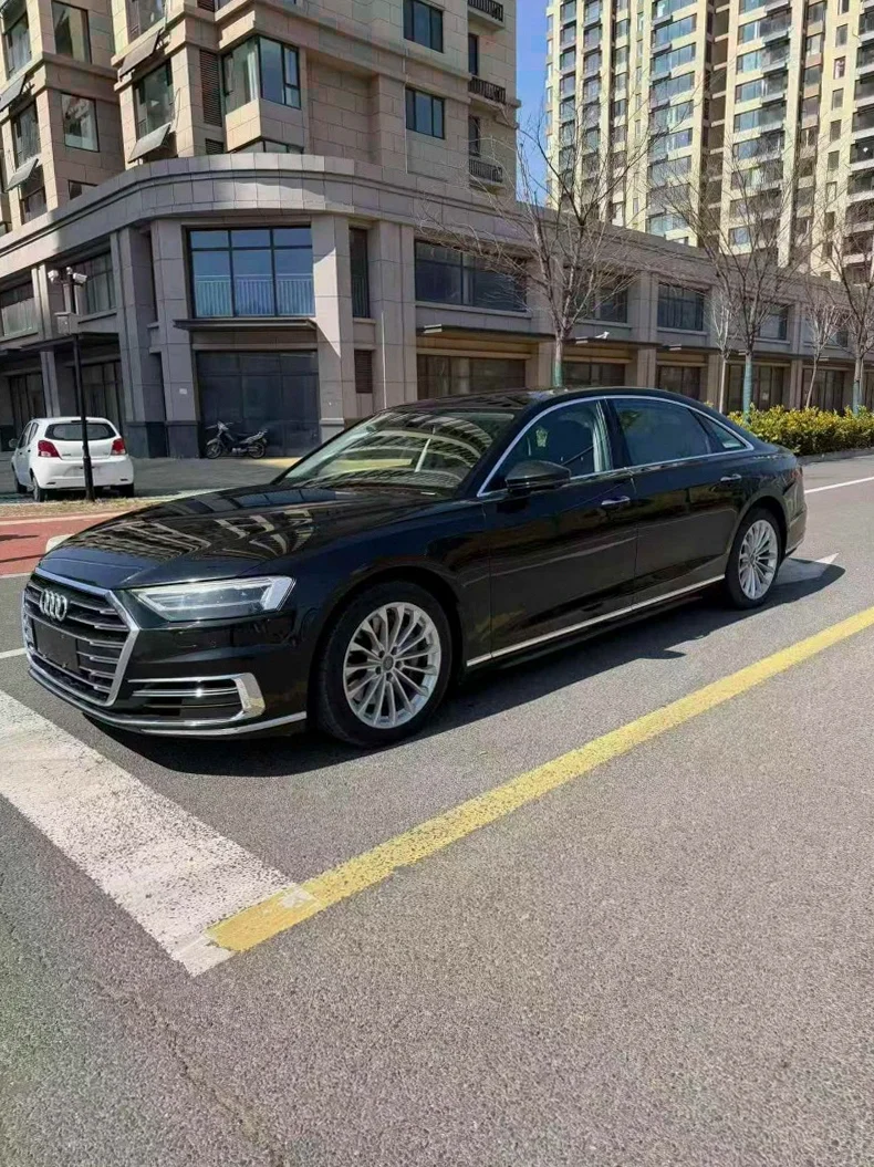 奥迪A8L 正面外观三