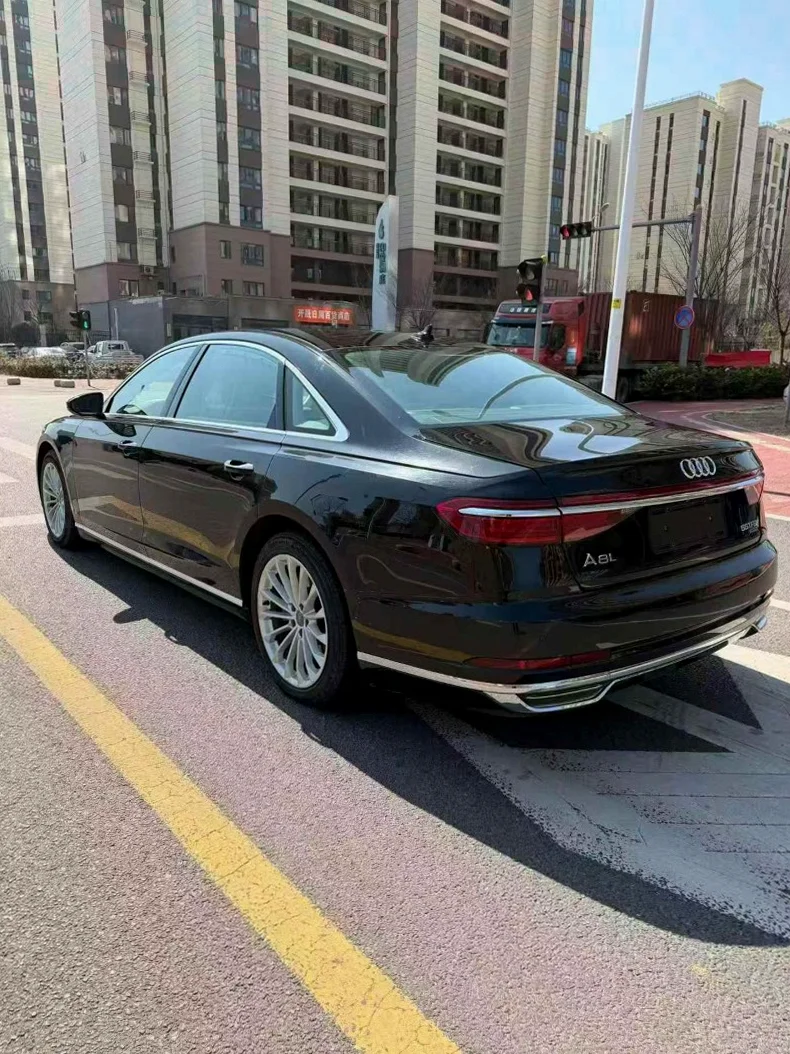 奥迪A8L 后面外观二