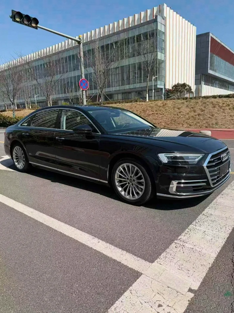奥迪A8L 正面外观二